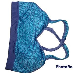 Cris Cross strap sports bra.